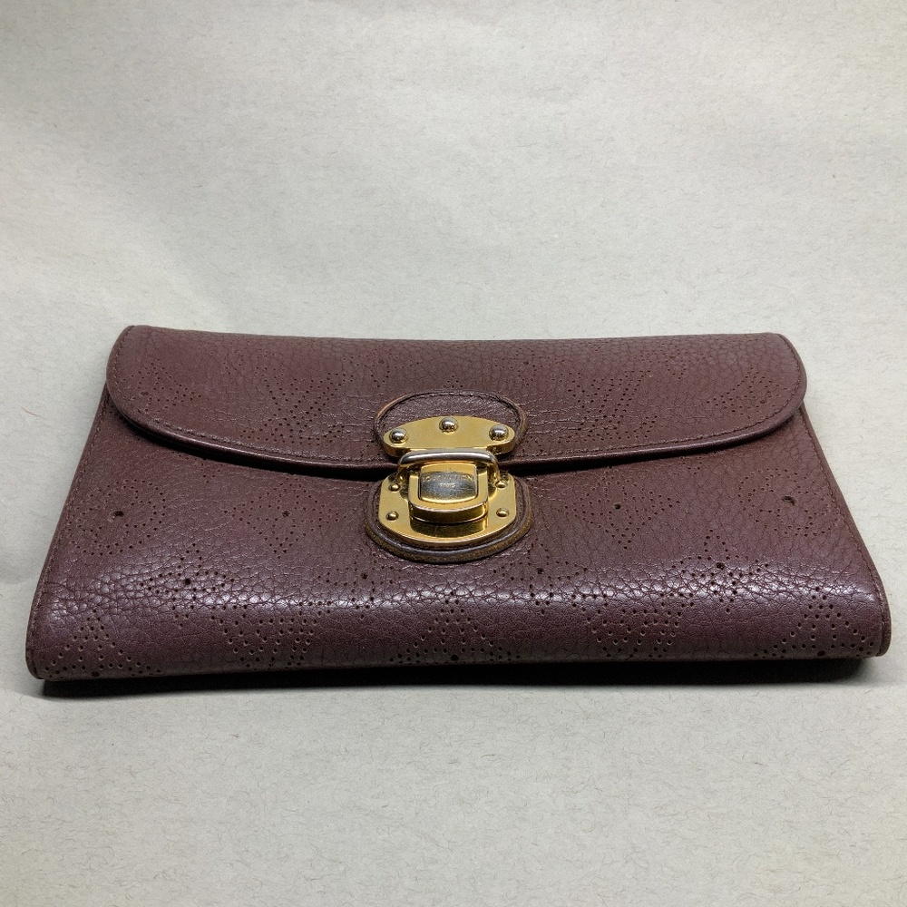 Louis Vuitton  Mahina Portefeuille Amelia Wallet